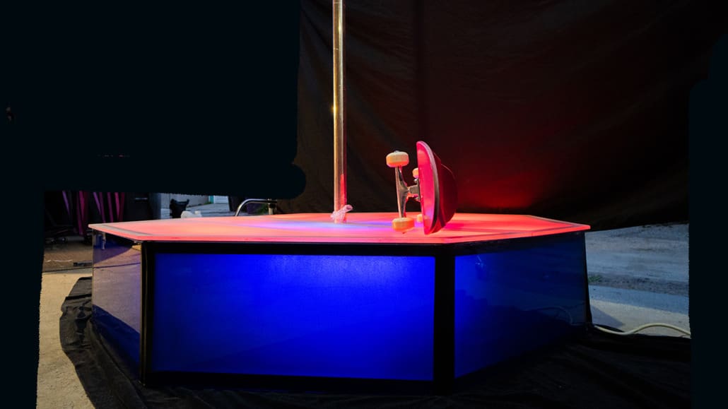 All Star Stages X Brass 45 mm glow stage showing blue acrylics and red led with purple tops